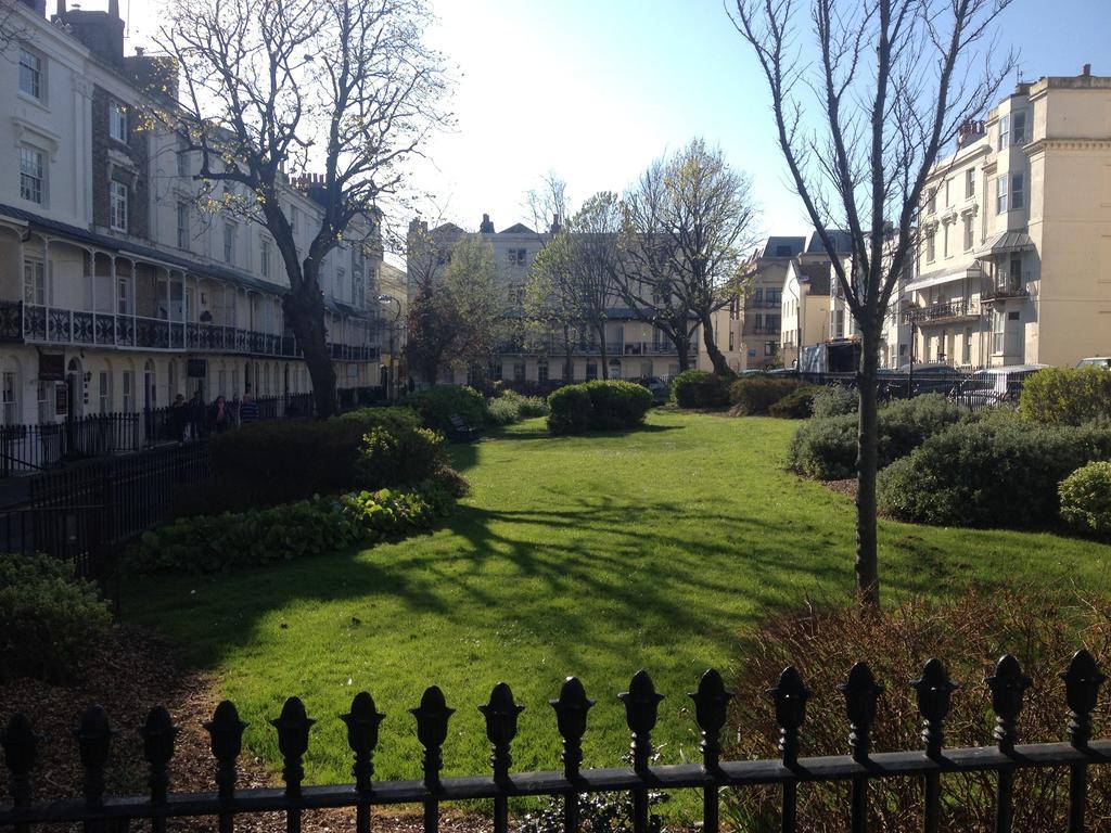 Two Top Central Beach Studios - Also Separate Spa Cabin And Watersports Brighton Rum bild