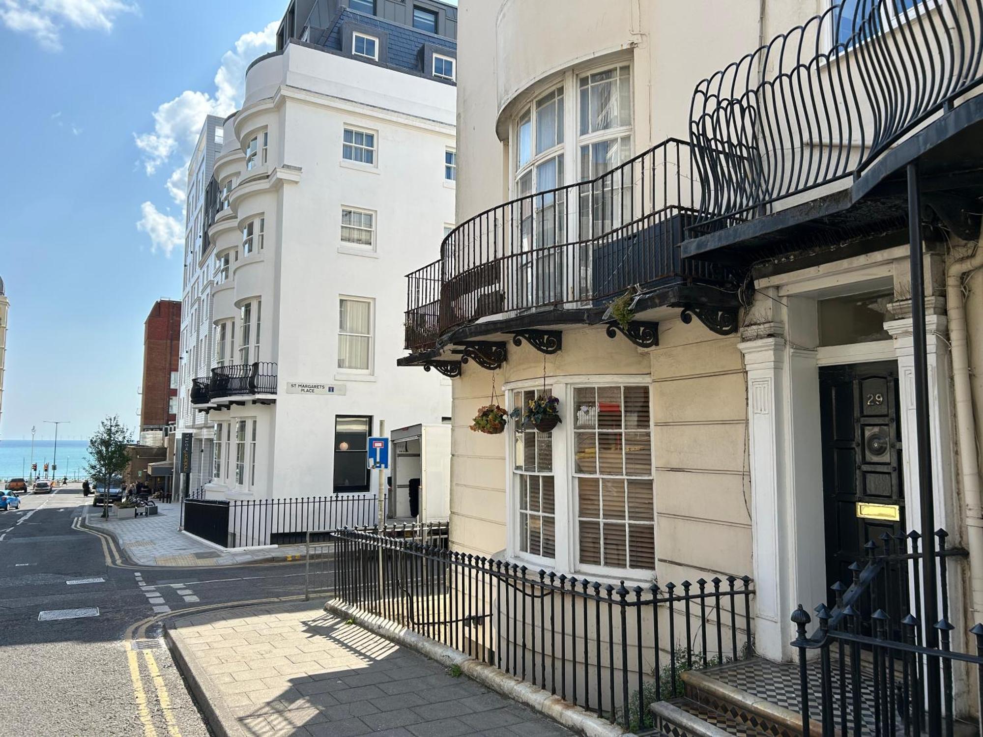 Two Top Central Beach Studios - Also Separate Spa Cabin And Watersports Brighton Exteriör bild